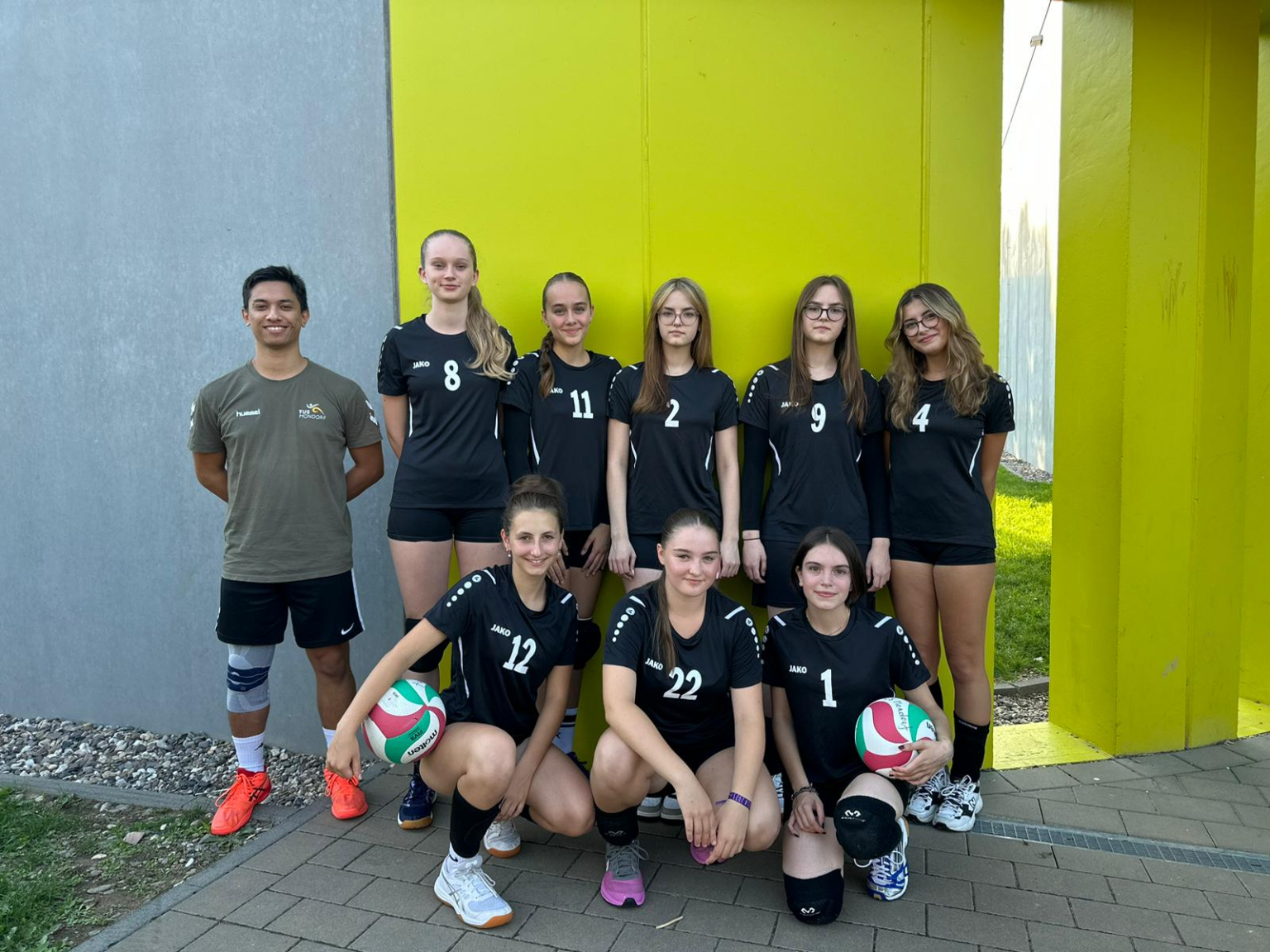 Unsere weibliche U18 I im Volleyball - TuS Mondorf 1910/20 e.V.